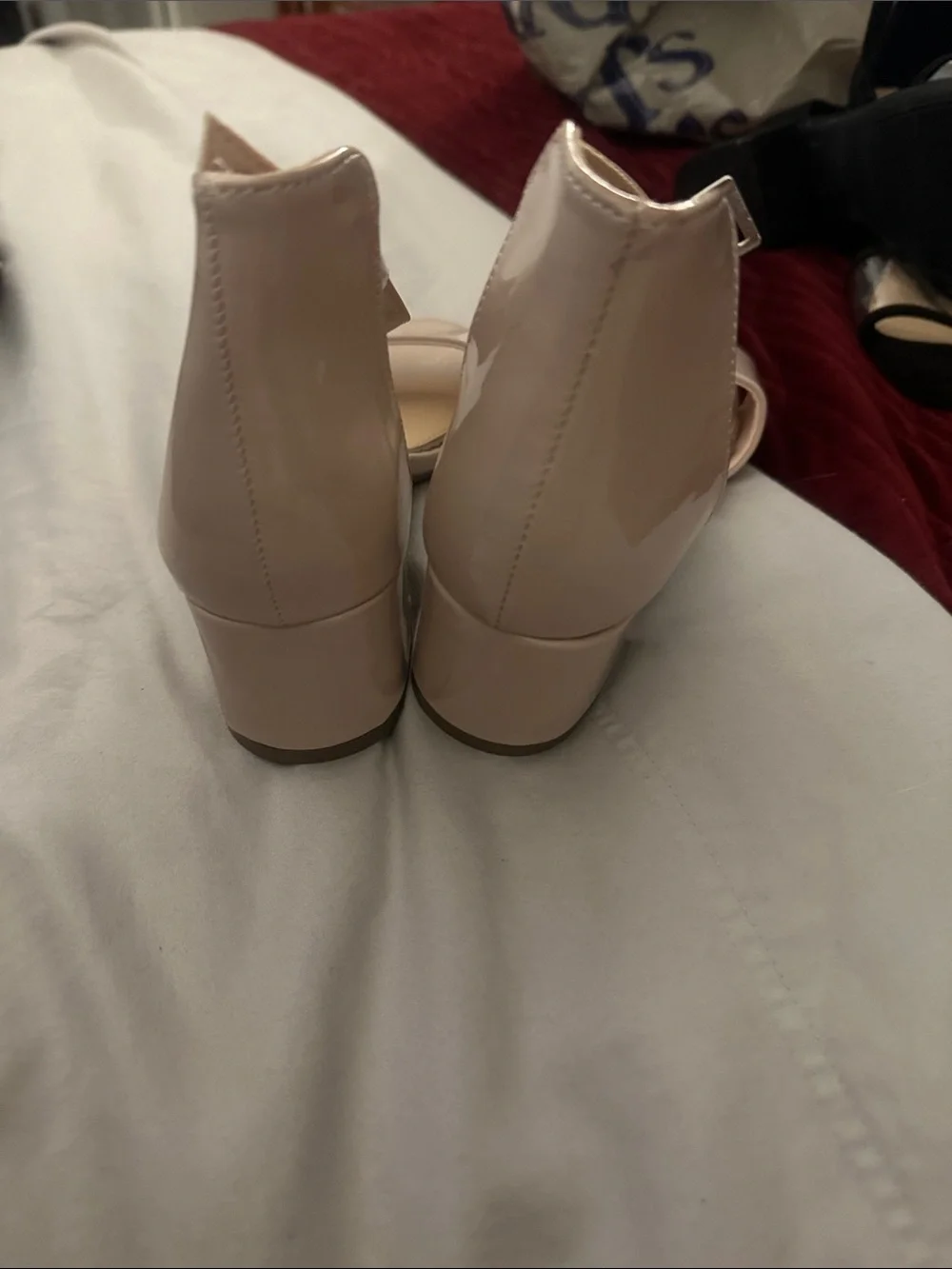 Sugar Womens 7 M Nude Patent Noelle Low Block Heel Sandals N w/o box